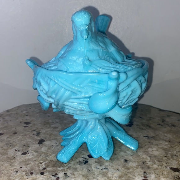 Vintage Westmoreland Handmade Milk Glass Lidded Dish Blue Nesting Bird 1890-1930 - Picture 3 of 16
